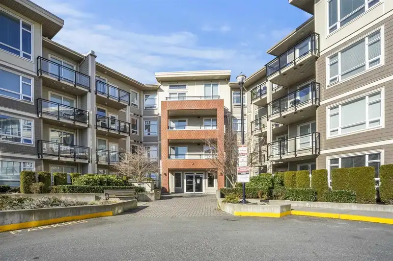 C421 20211 66 AVENUE - photo 1 of 2