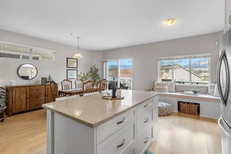 32 1108 RIVERSIDE CLOSE - photo 4 of 34