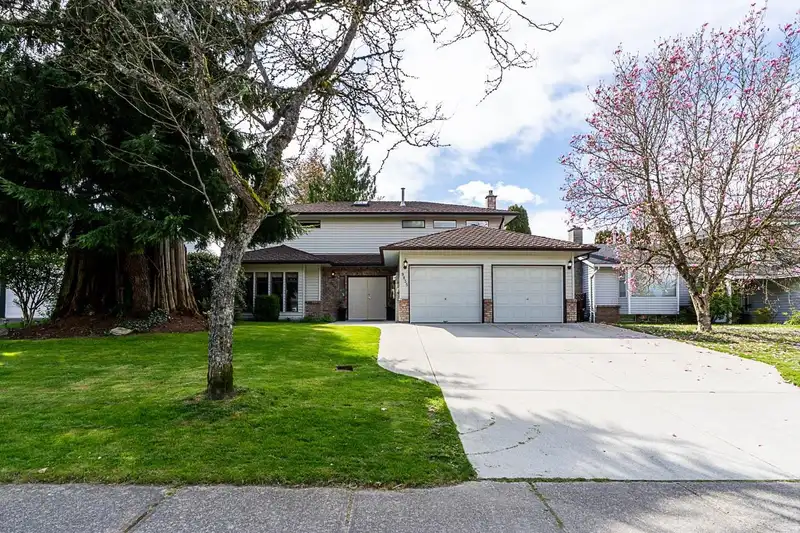 9835 158A STREET - photo 2 of 40