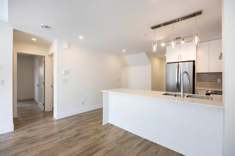 7 6328 KING GEORGE BOULEVARD - photo 1 of 9
