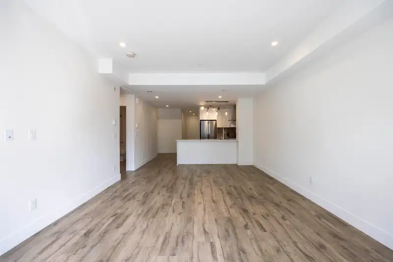 7 6328 KING GEORGE BOULEVARD - photo 4 of 9
