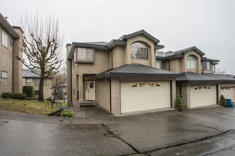 21 22488 116 AVENUE - photo 1 of 40