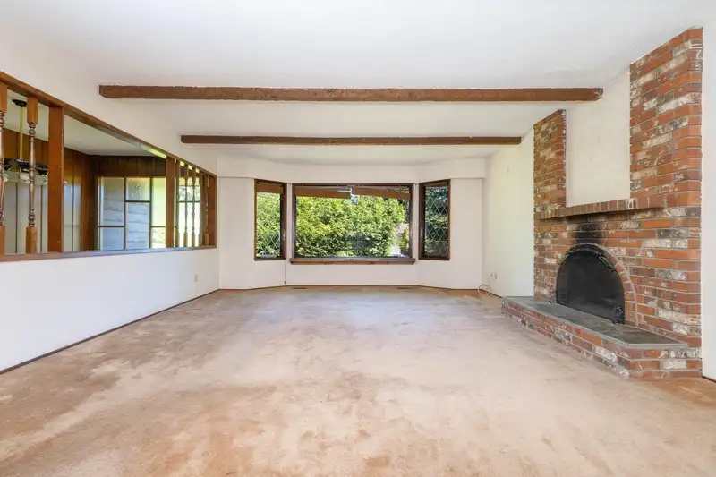 3283 HOSKINS ROAD - photo 2 of 22