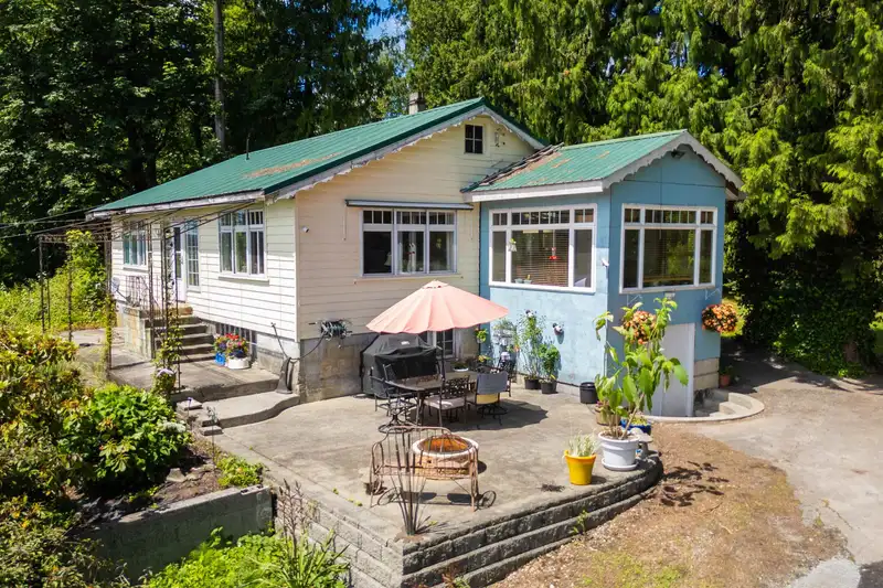28203 LOUGHEED HIGHWAY - photo 1 of 40