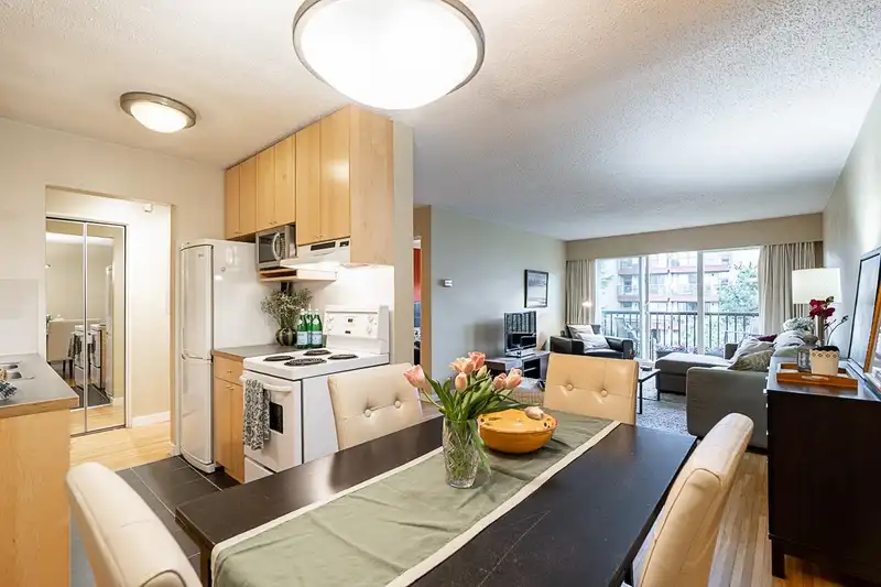 406 2125 W 2ND AVENUE - photo 4 of 36