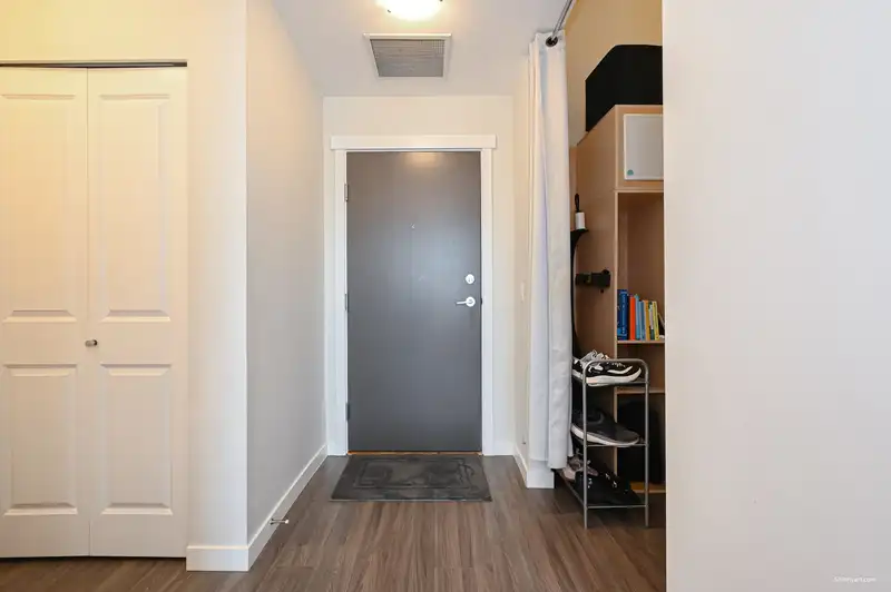 427 9551 ALEXANDRA ROAD - photo 2 of 30