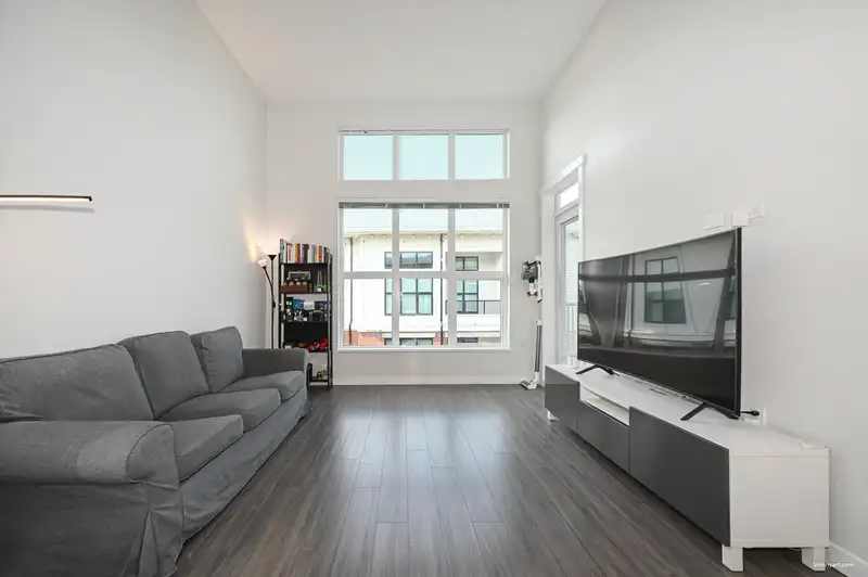 427 9551 ALEXANDRA ROAD - photo 3 of 30