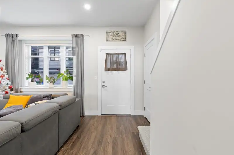 19 34121 GEORGE FERGUSON WAY - photo 4 of 30