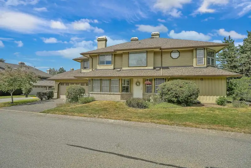 26 15860 82 AVENUE - photo 1 of 39