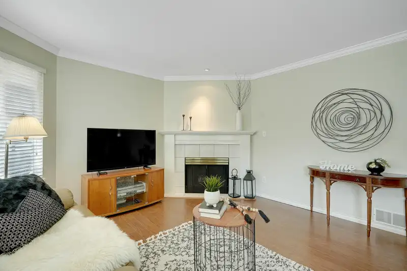 26 15860 82 AVENUE - photo 4 of 39