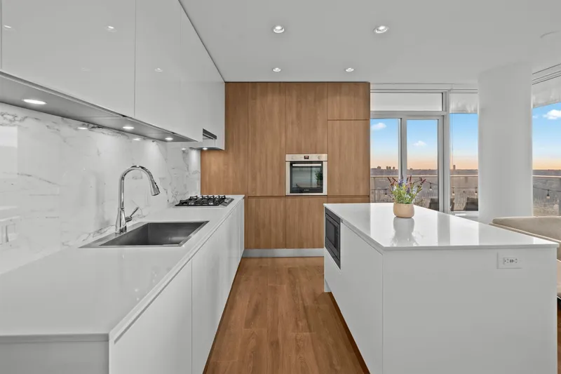 1105 4650 BRENTWOOD BOULEVARD - photo 2 of 9