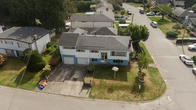 10896 83 AVENUE - photo 2 of 21