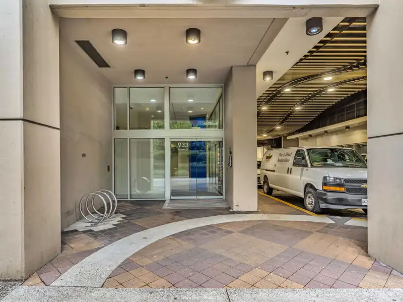 204 933 HORNBY STREET - photo 2 of 23
