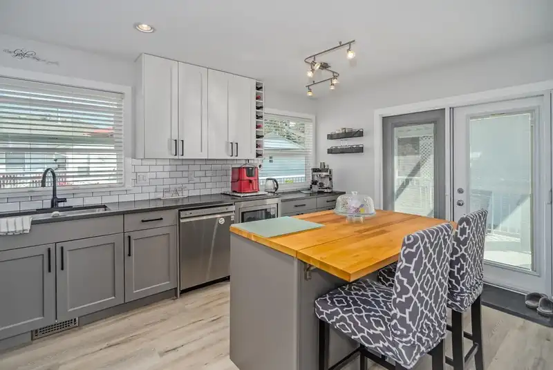 18859 123A AVENUE - photo 4 of 40