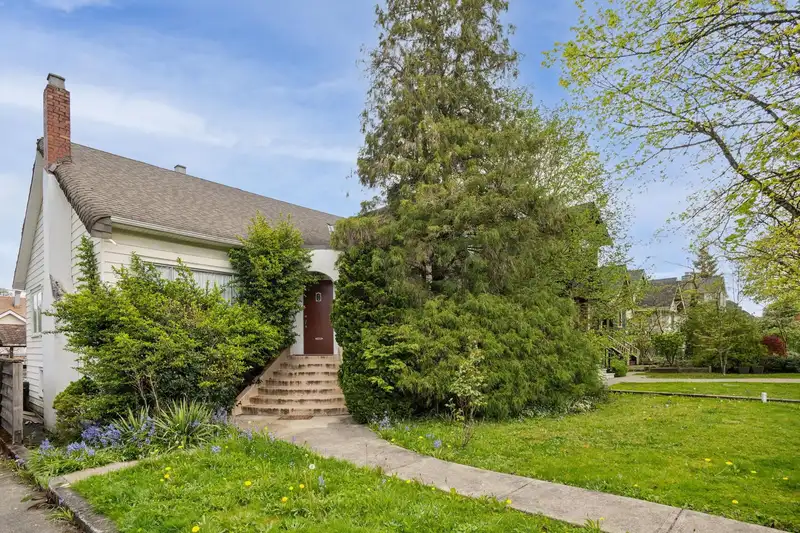 481 W 21ST AVENUE - photo 1 of 13