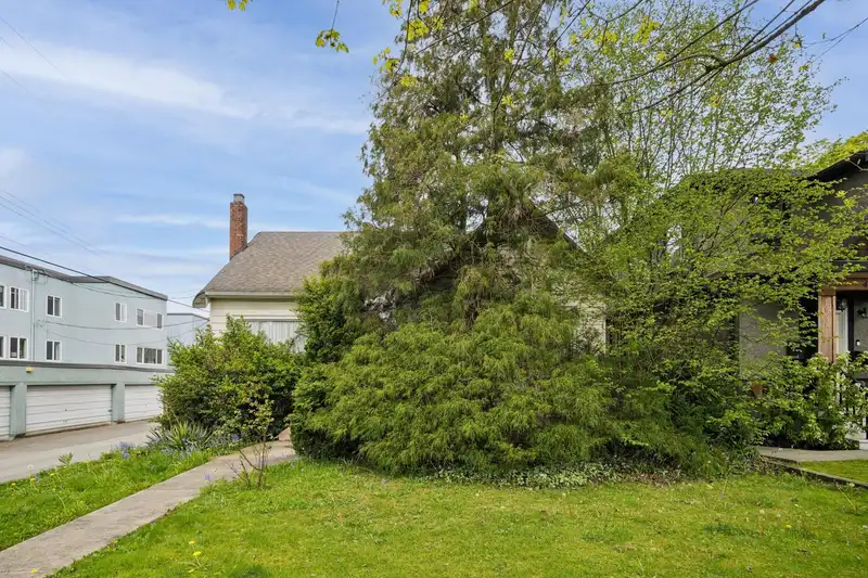481 W 21ST AVENUE - photo 2 of 13