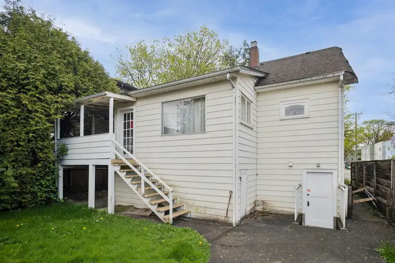 481 W 21ST AVENUE - photo 4 of 13