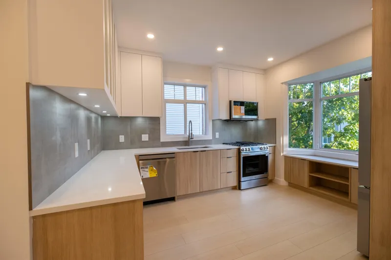 5 19551 66 AVENUE - photo 3 of 25