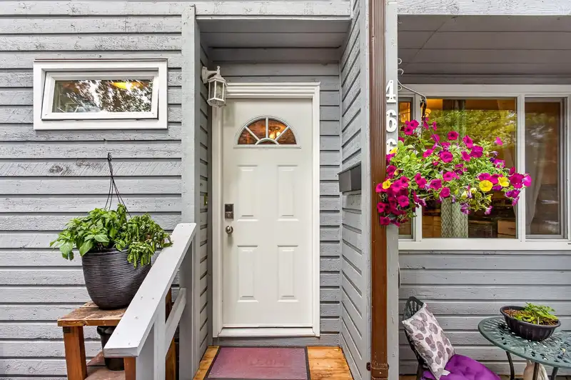 466 CARLSEN PLACE - photo 4 of 34
