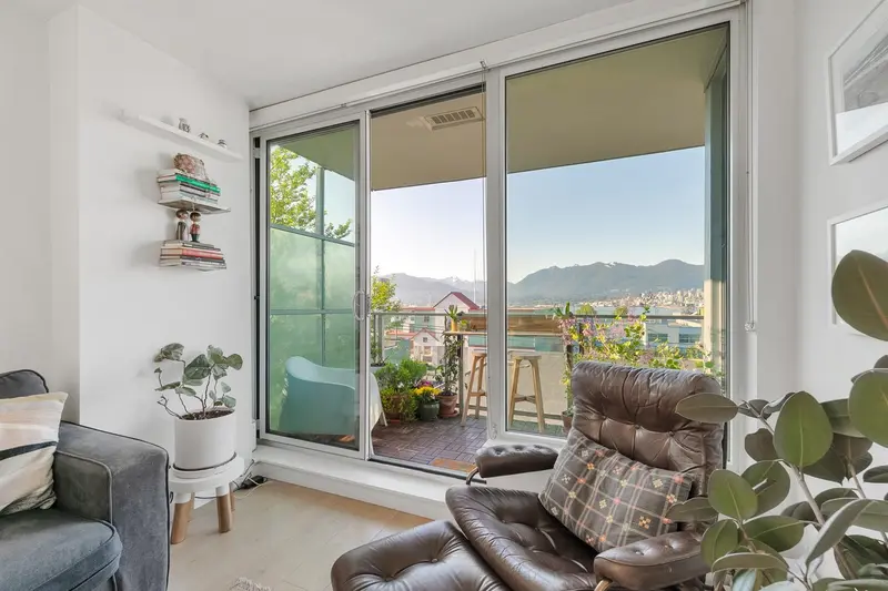 302 933 E HASTINGS STREET - photo 3 of 25