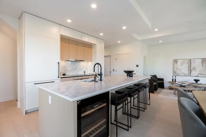 202 539 W 28TH AVENUE - photo 4 of 25