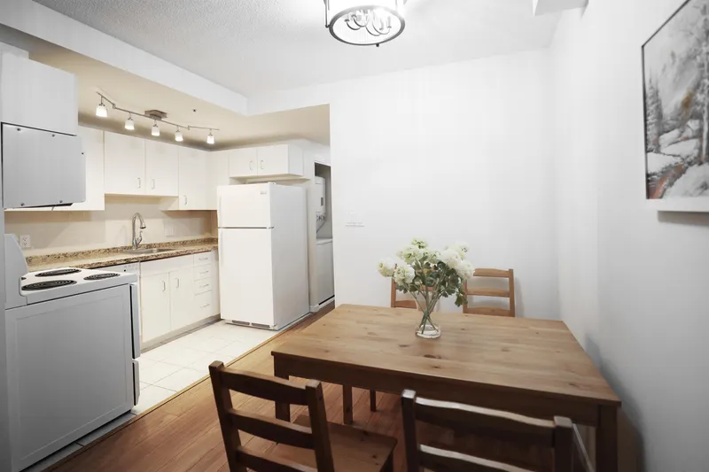 807 555 JERVIS STREET - photo 3 of 11