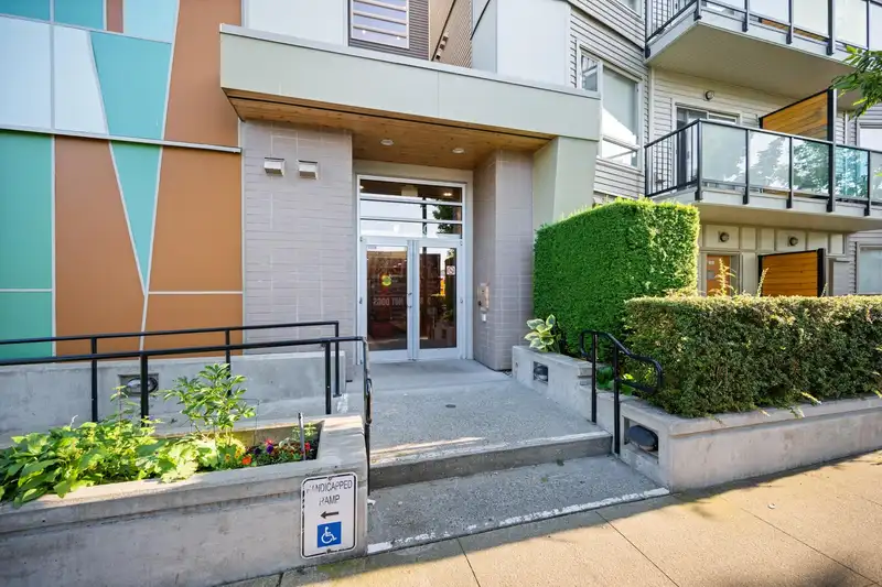 201 20460 DOUGLAS CRESCENT - photo 3 of 38