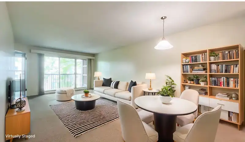 425 9847 MANCHESTER DRIVE - photo 1 of 27