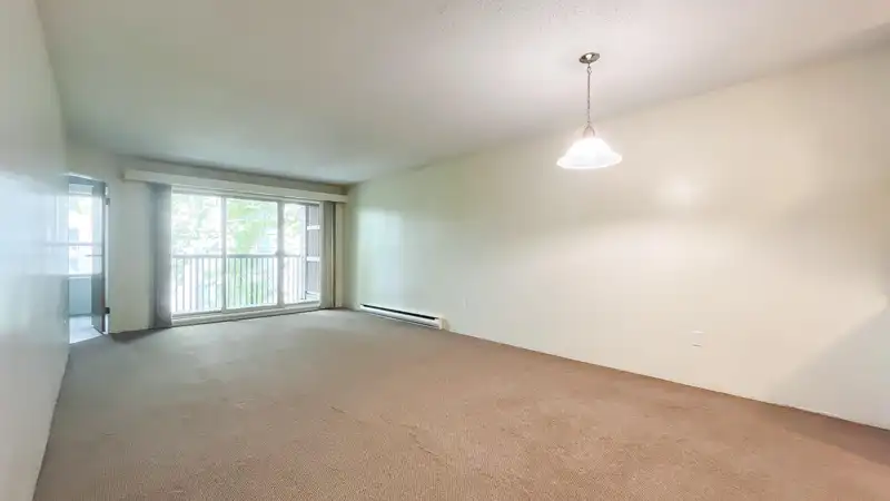 425 9847 MANCHESTER DRIVE - photo 2 of 27