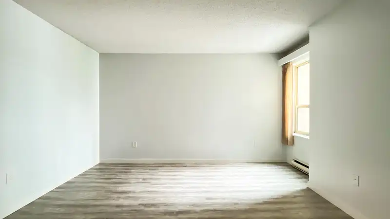 425 9847 MANCHESTER DRIVE - photo 4 of 27