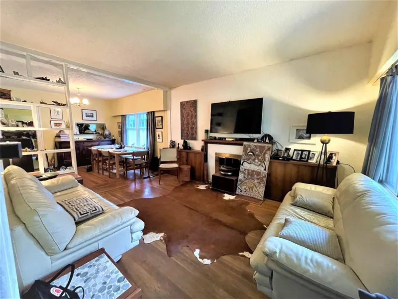 3259 W 7TH AVENUE - photo 2 of 10