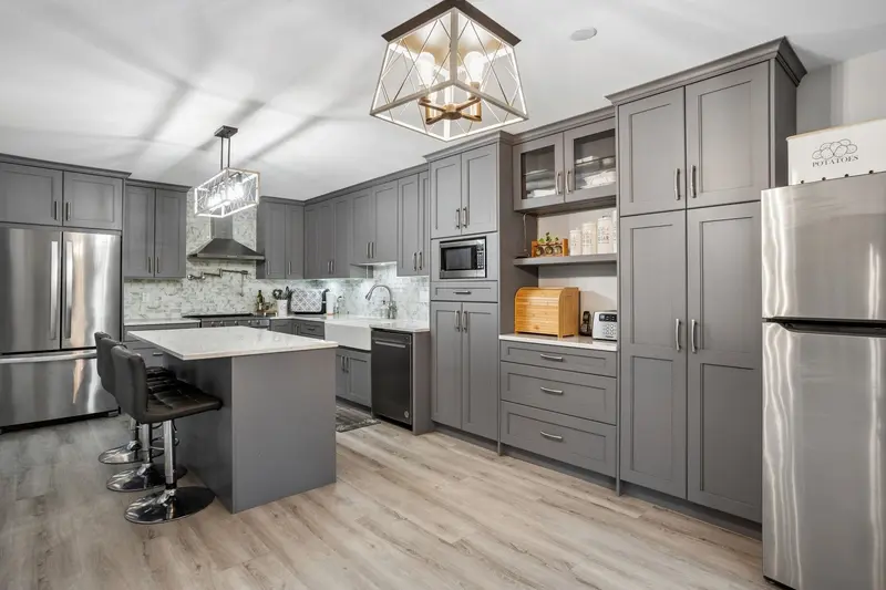 2 4740 221 STREET - photo 2 of 25