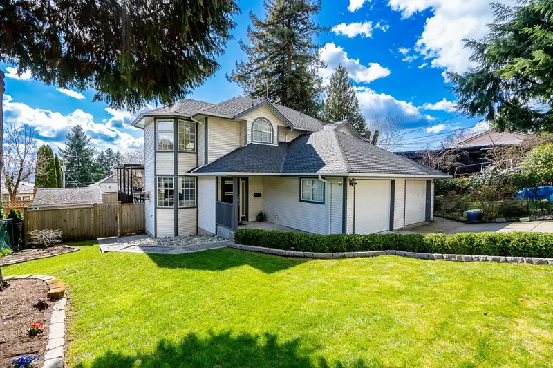 1120 HACHEY AVENUE - photo 1 of 25