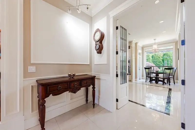 5628 GIBBONS DRIVE - photo 3 of 24