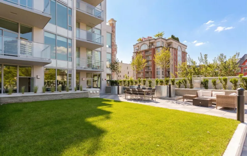 1808 668 COLUMBIA STREET - photo 1 of 25