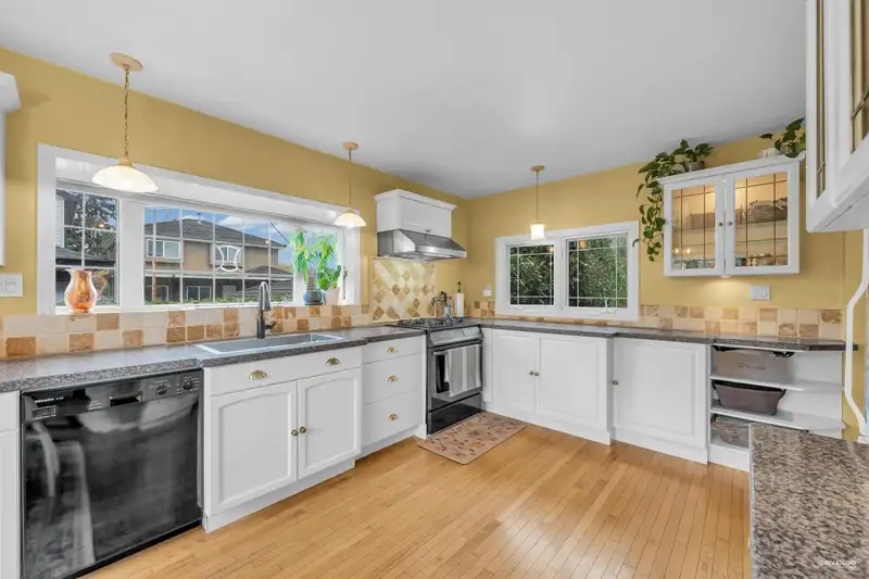 378 E 59TH AVENUE - photo 2 of 27