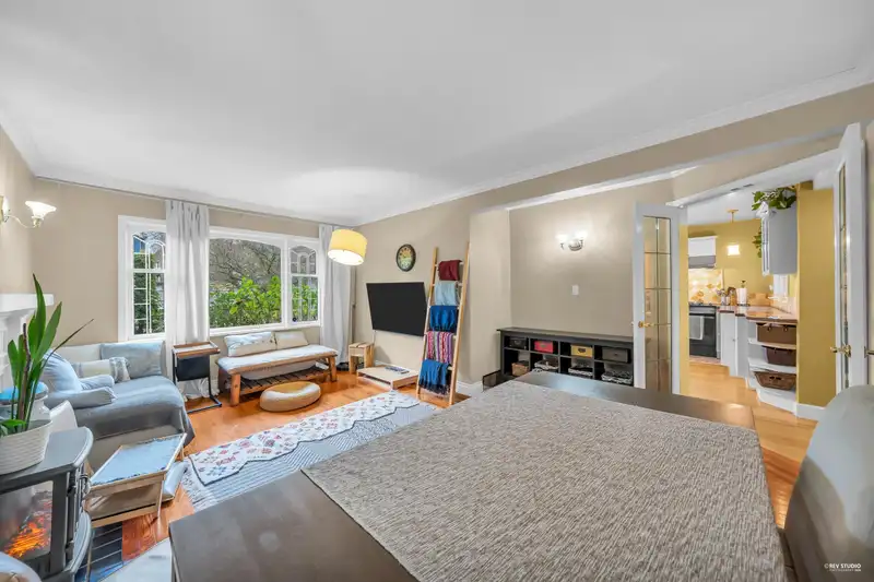378 E 59TH AVENUE - photo 3 of 27
