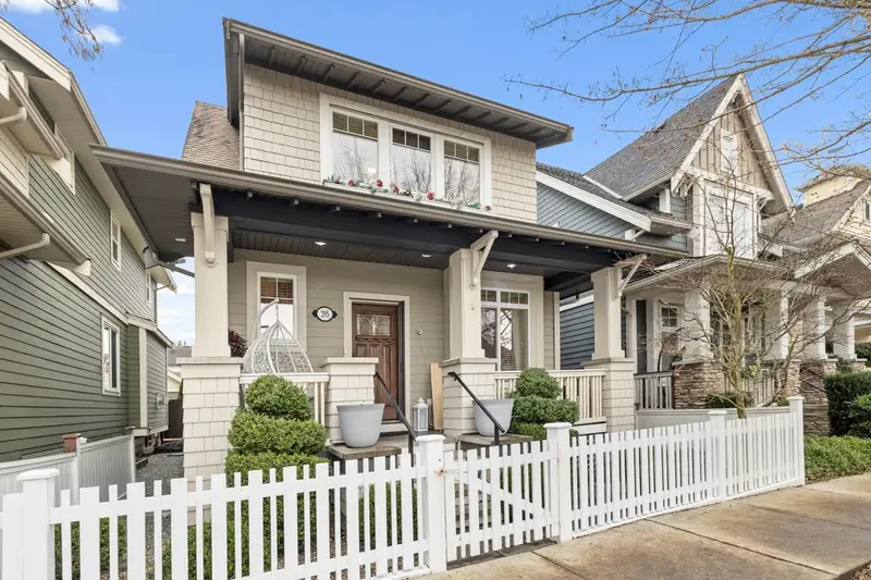 295 173 STREET - photo 2 of 25