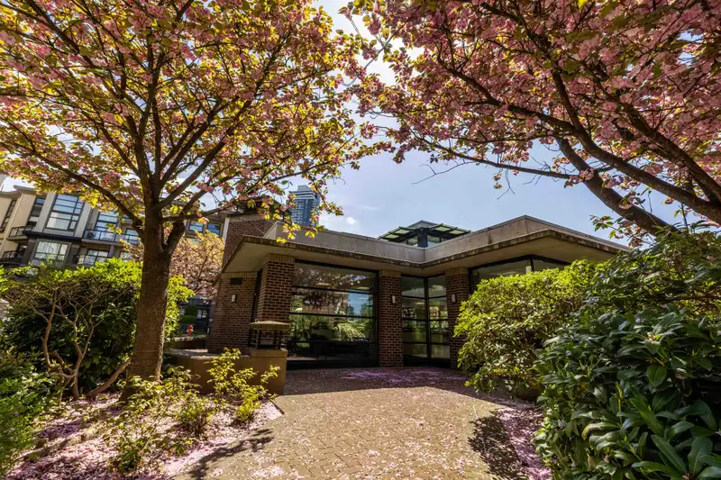 108 10866 CITY PARKWAY - photo 1 of 32