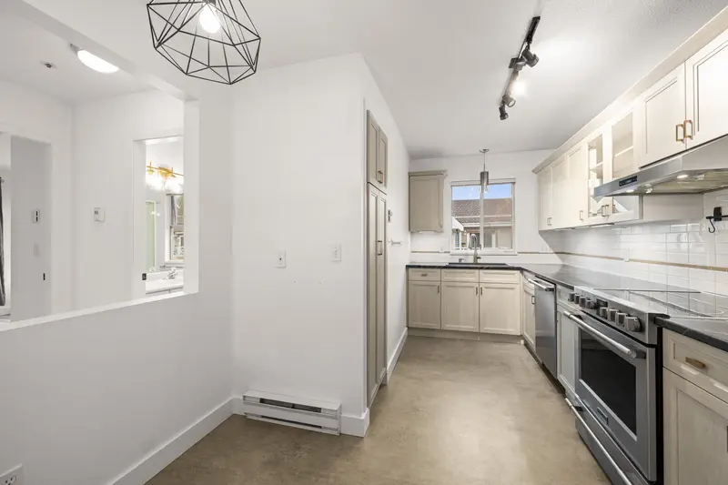 302 5556 201A STREET - photo 3 of 25