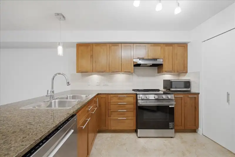 103 19673 MEADOW GARDENS WAY - photo 3 of 33