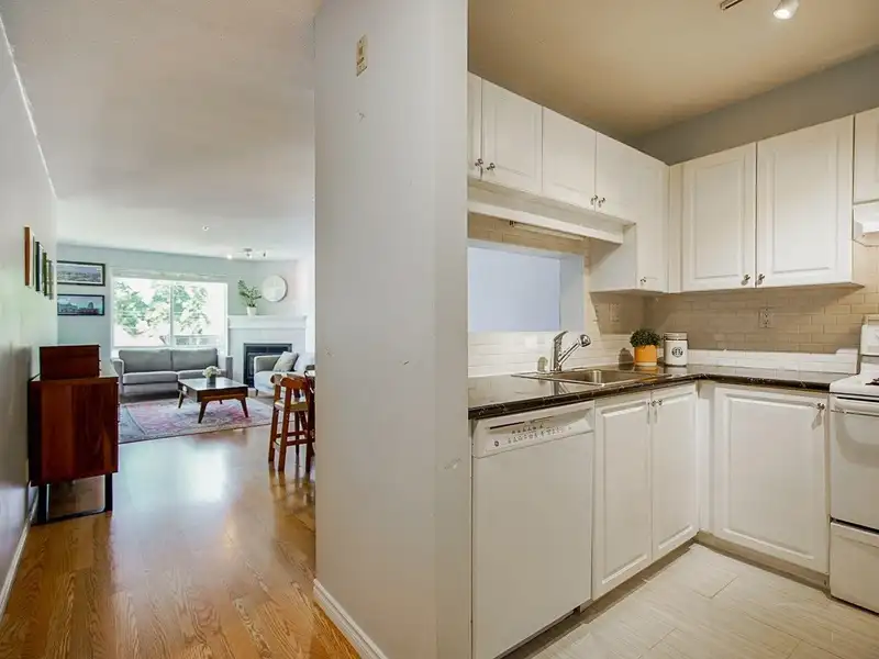 314 10082 132 STREET - photo 4 of 40