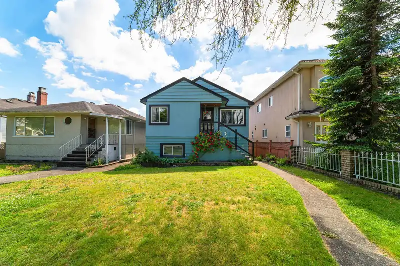 2610 VENABLES STREET - photo 1 of 38