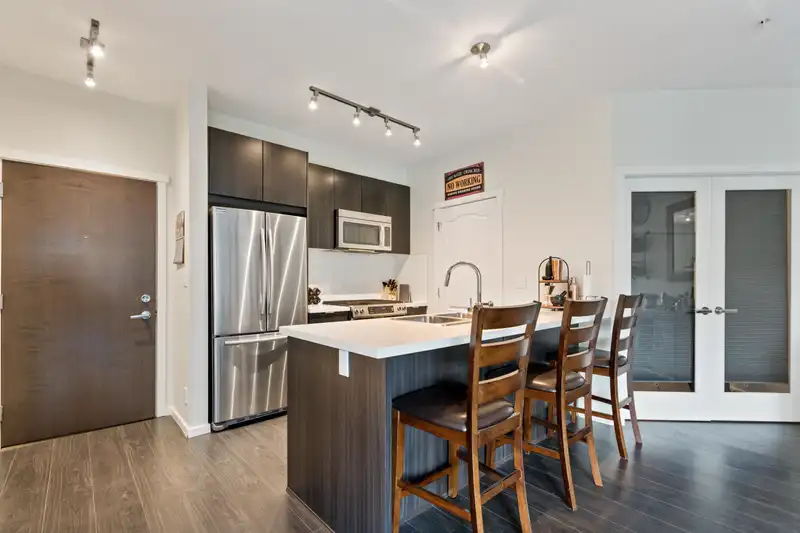 210 3107 WINDSOR GATE - photo 1 of 32