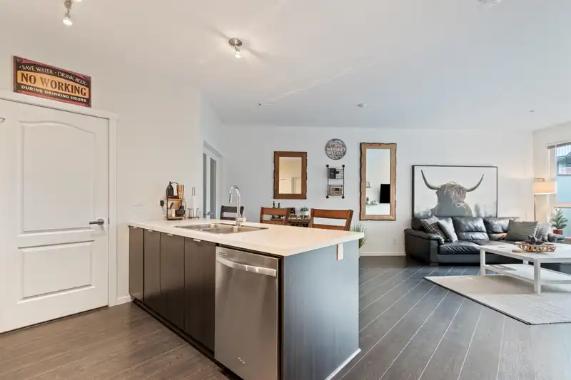 210 3107 WINDSOR GATE - photo 4 of 32
