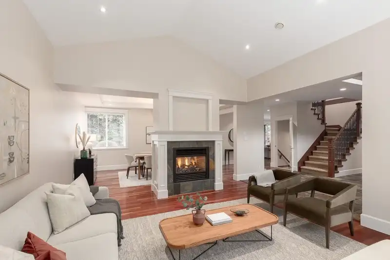 3443 ANNE MACDONALD WAY - photo 4 of 40
