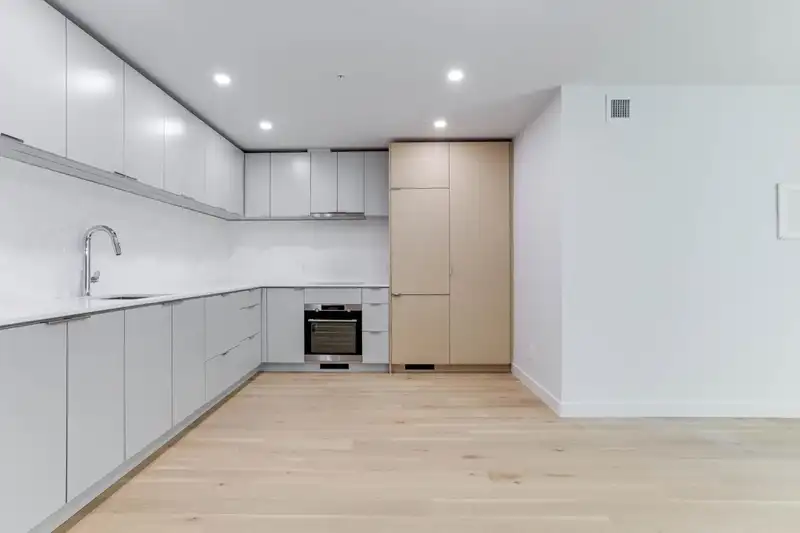 505 239 KEEFER STREET - photo 2 of 22