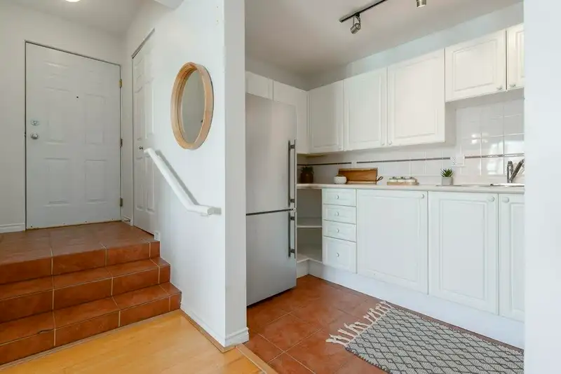 302 1688 E 4TH AVENUE - photo 4 of 32