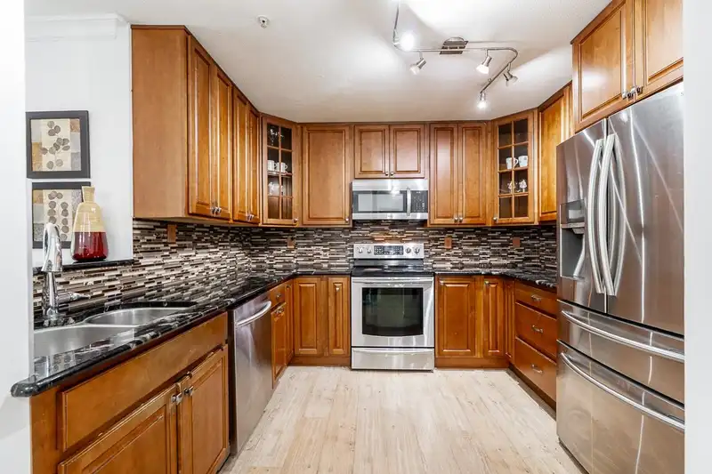 211 20881 56 AVENUE - photo 1 of 28