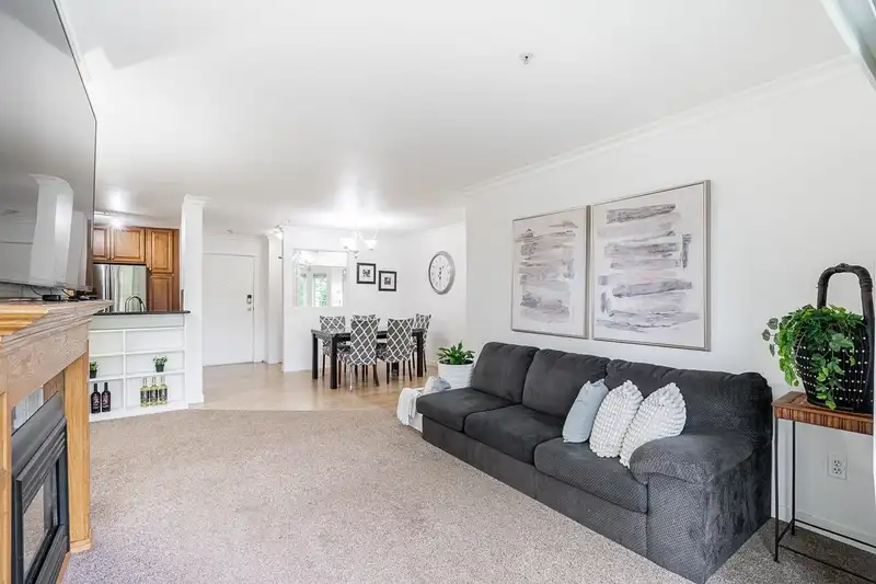 211 20881 56 AVENUE - photo 3 of 28